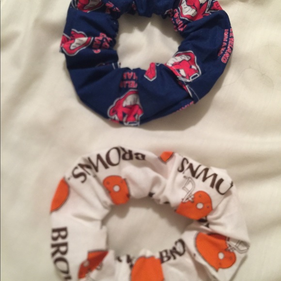 Accessories - Cleveland Browns Indians hair scrunchie